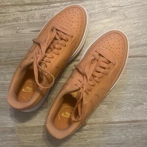 Women’s Nike platform